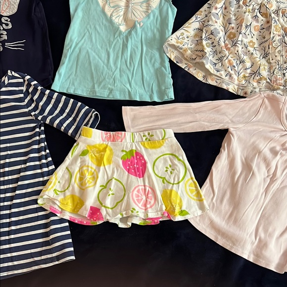 Kids tops and skort set Lot 511 - Picture 7 of 7